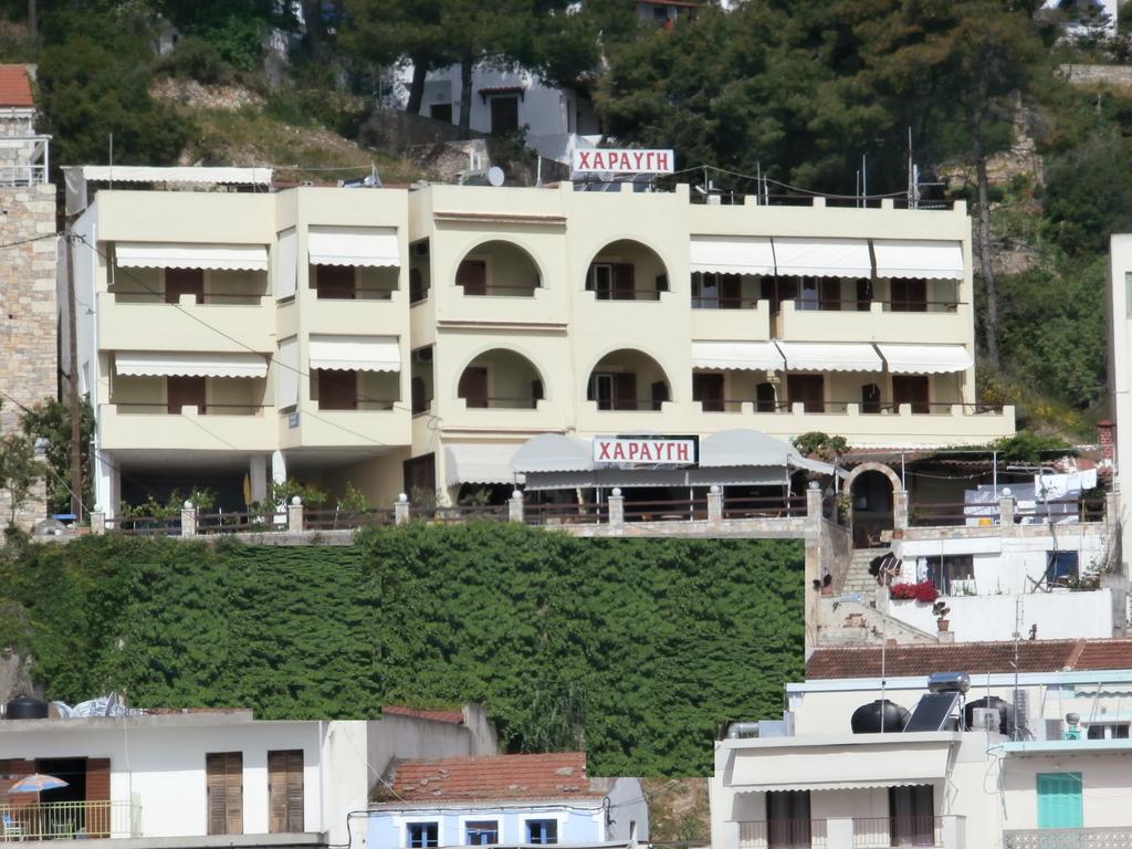 Haravgi Hotel Патитири Экстерьер фото